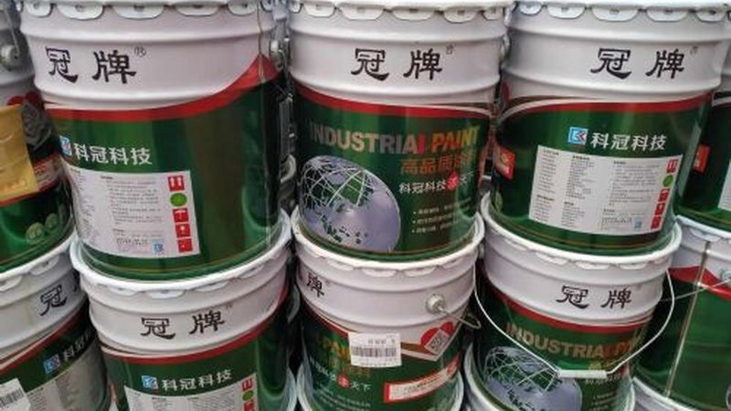 真石漆施工，底漆、面漆搭配有道**